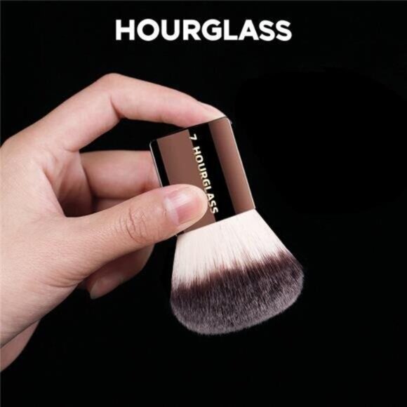 Hourglass Makeup Brush- No.7 Finishing Brush Soft Fiber Hair Portable Powder - Picture 4 of 7